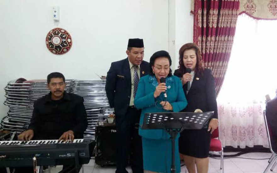 Bu Kornelis dan Bu Kadinsos